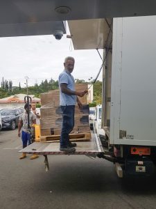 Joseph, livreur de l'Atir, livre l'unité de Robinson, seule en activité.